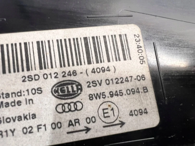 LAMPA PRAWY TYŁ W KLAPĘ LED AUDI A4 B9 SEDAN 8W5945094B