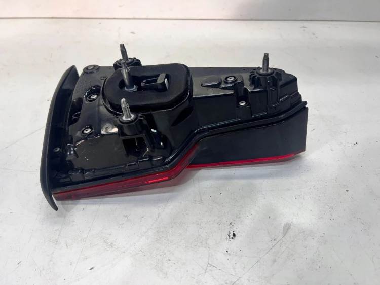 LAMPA PRAWY TYŁ W KLAPĘ LED AUDI A4 B9 SEDAN 8W5945094B