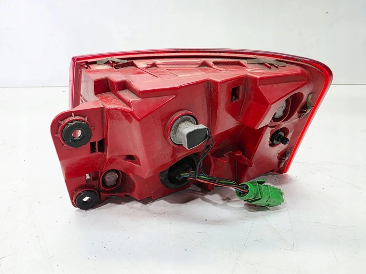 LAMPA LEWY TYŁ W BŁOTNIK LED AUDI A6 C7 SEDAN 4G5945095A
