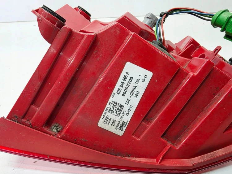 LAMPA LEWY TYŁ W BŁOTNIK LED AUDI A6 C7 SEDAN 4G5945095A