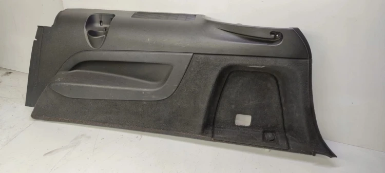 BOCZEK BAGAŻNIKA PRAWY AUDI Q7 4L 4L0863880G