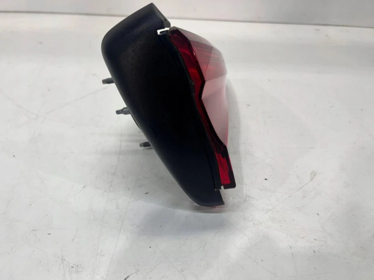 LAMPA LEWY TYŁ W KLAPĘ LED AUDI A4 B9 SEDAN 8W5945093B