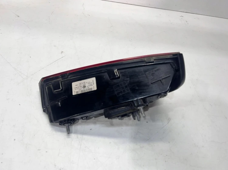 LAMPA LEWY TYŁ W KLAPĘ LED AUDI A4 B9 SEDAN 8W5945093B