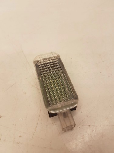 LAMPKA OŚWIETLENIE KABINY AUDI LED 4E0947415