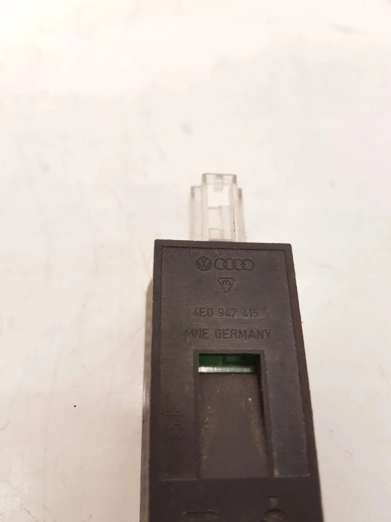 LAMPKA OŚWIETLENIE KABINY AUDI LED 4E0947415