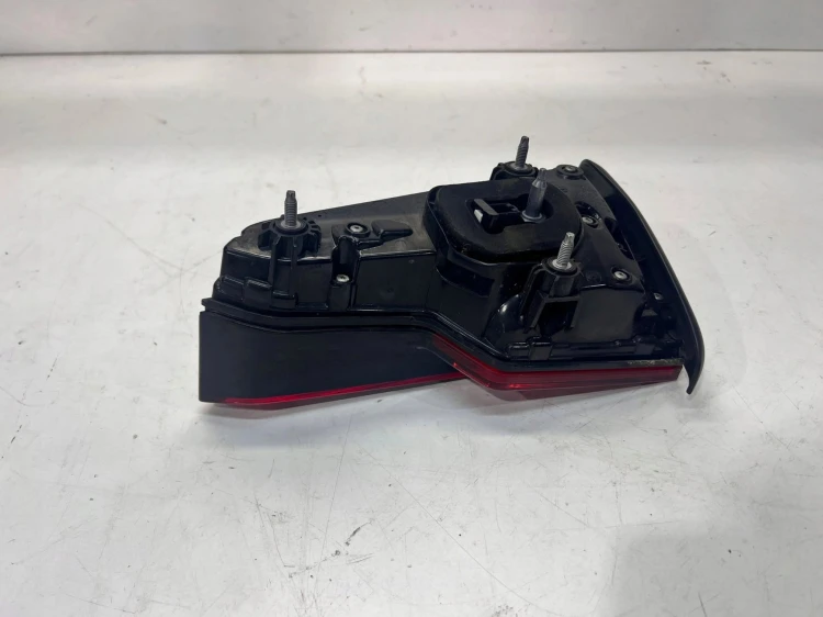 LAMPA LEWY TYŁ W KLAPĘ LED AUDI A4 B9 SEDAN 8W5945093B