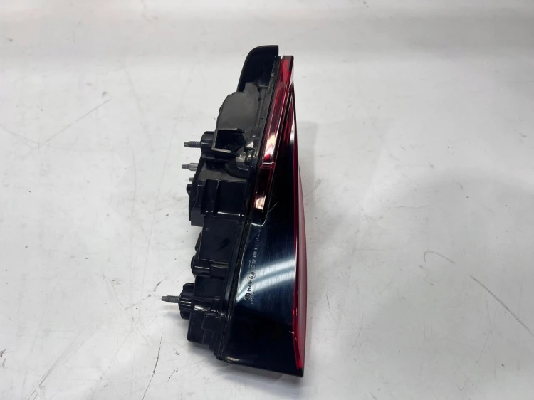 LAMPA LEWY TYŁ W KLAPĘ LED AUDI A4 B9 SEDAN 8W5945093B