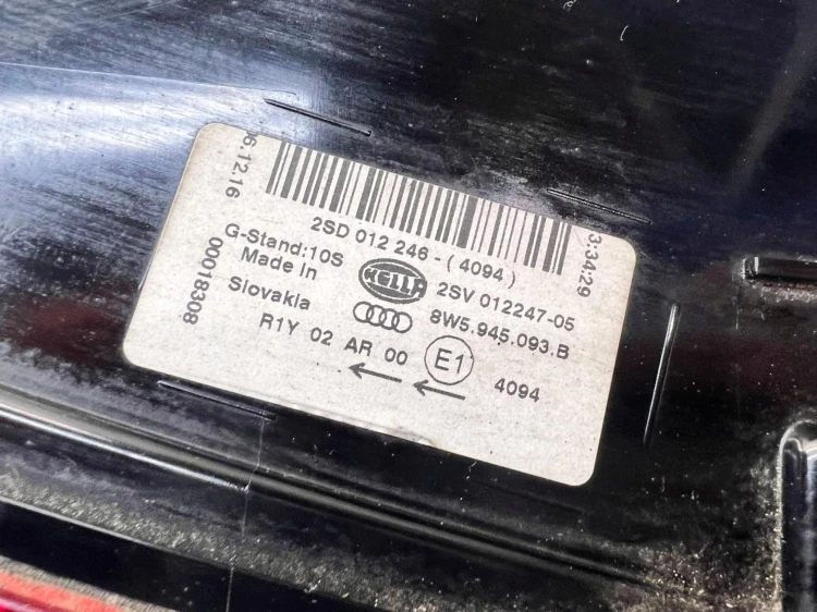 LAMPA LEWY TYŁ W KLAPĘ LED AUDI A4 B9 SEDAN 8W5945093B