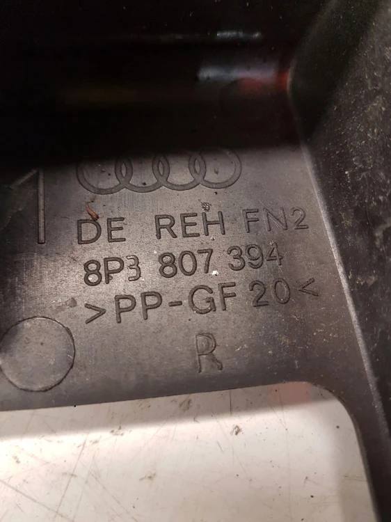 ŚLIZG ZDERZAKA PRAWY TYŁ AUDI A3 8P LIFT 8P3807394