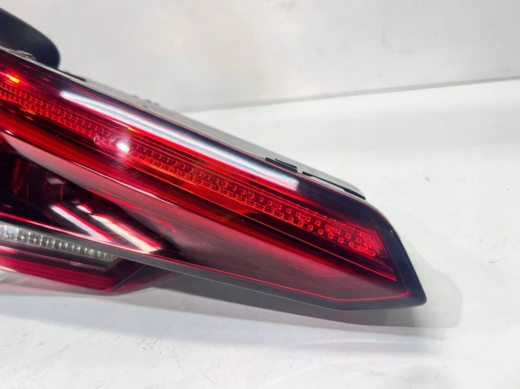 LAMPA LEWY TYŁ W KLAPĘ LED AUDI A4 B9 SEDAN 8W5945093B
