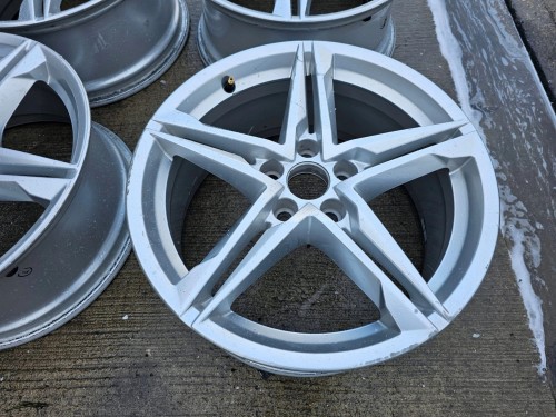 FELGA FELGI AUDI A4 B9 A5 8W R 18 ET40 8W0601025R