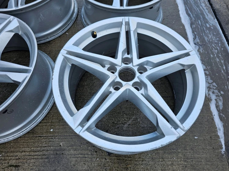 FELGA FELGI AUDI A4 B9 A5 8W R 18 ET40 8W0601025R