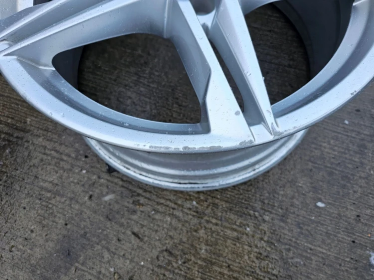 FELGA FELGI AUDI A4 B9 A5 8W R 18 ET40 8W0601025R