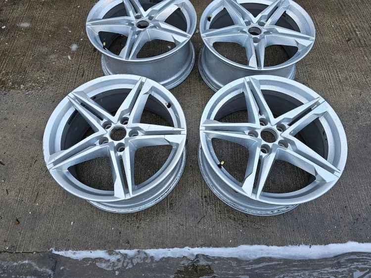 FELGA FELGI AUDI A4 B9 A5 8W R 18 ET40 8W0601025R