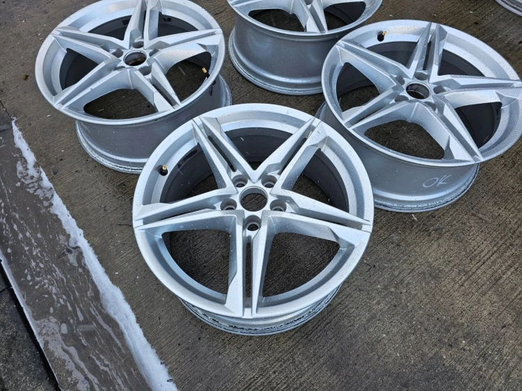 FELGA FELGI AUDI A4 B9 A5 8W R 18 ET40 8W0601025R