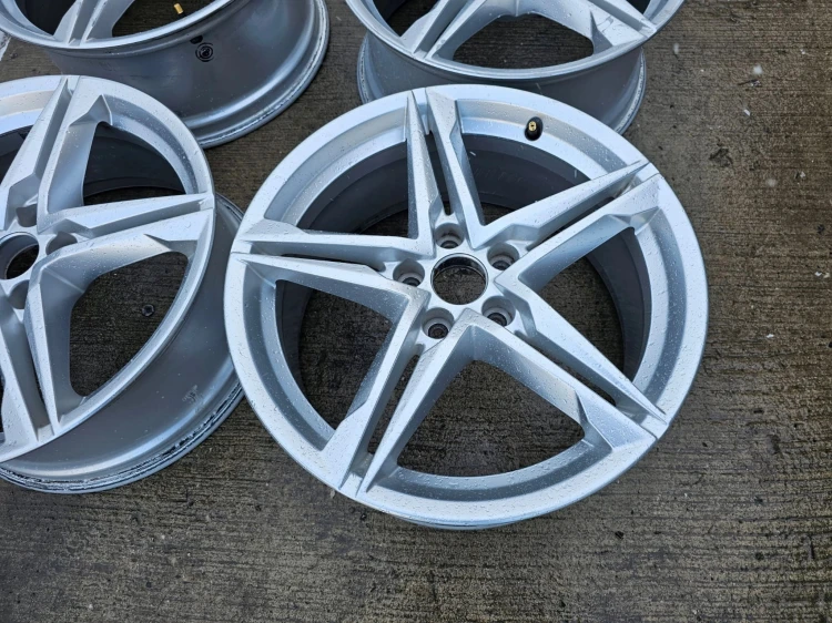 FELGA FELGI AUDI A4 B9 A5 8W R 18 ET40 8W0601025R