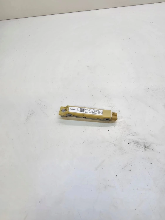 WZMACNIACZ ANTENOWY AUDI A4 B9 A5 F5 8W5035225D