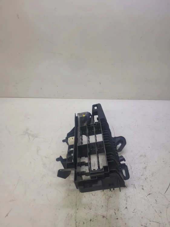MOCOWANIE BEZPIECZNIKÓW AUDI A4 B9 A5 8W0971845AJ