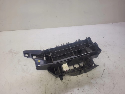 MOCOWANIE BEZPIECZNIKÓW AUDI A4 B9 A5 8W0971845AJ
