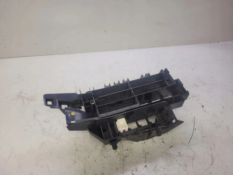 MOCOWANIE BEZPIECZNIKÓW AUDI A4 B9 A5 8W0971845AJ