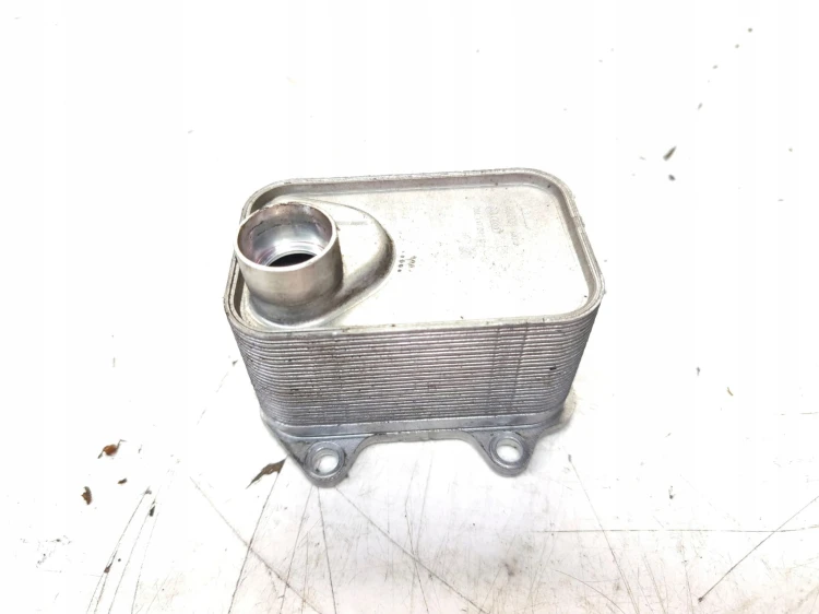CHŁODNICA OLEJU SILNIKA AUDI VOLKSWAGEN SEAT SKODA 06L117021C