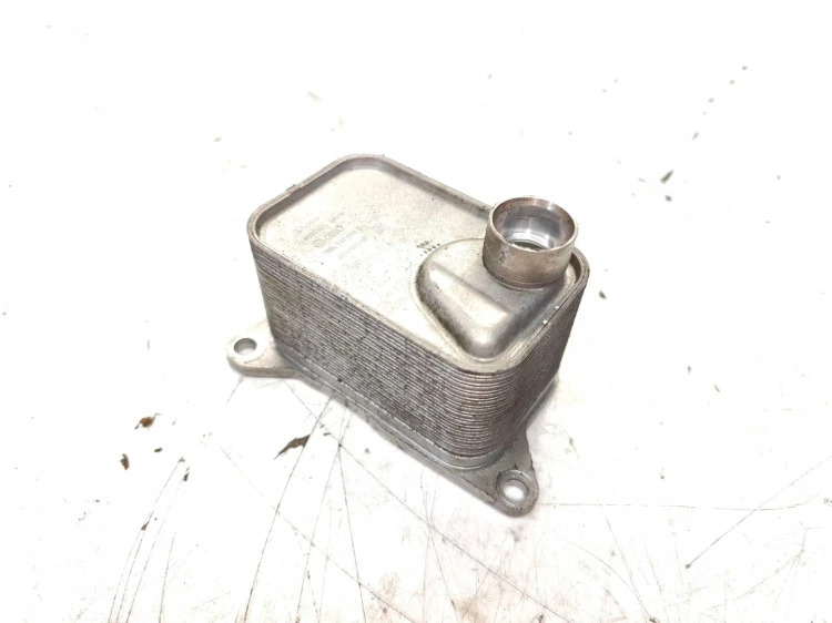CHŁODNICA OLEJU SILNIKA AUDI VOLKSWAGEN SEAT SKODA 06L117021C