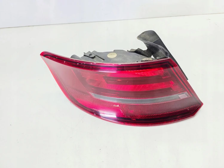 LAMPA LEWY TYŁ W BŁOTNIK AUDI A3 8V SPORTBACK 8V4945095