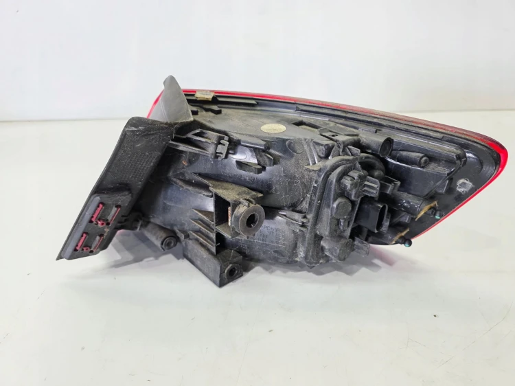 LAMPA LEWY TYŁ W BŁOTNIK AUDI A3 8V SPORTBACK 8V4945095