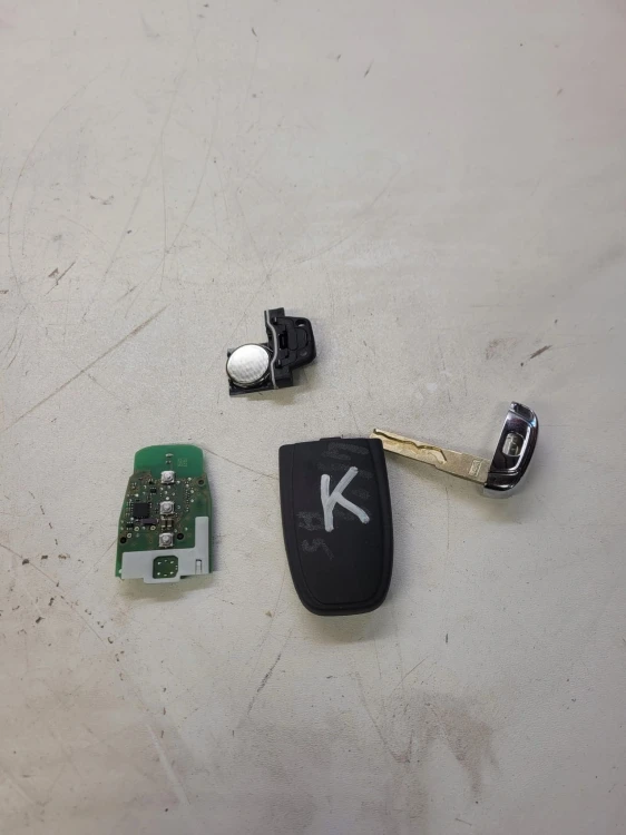 KLUCZYK PILOT AUDI A4 S4 B8 A5 S5 Q5 Q3 8T0959754K