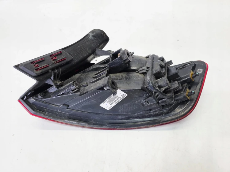 LAMPA LEWY TYŁ W BŁOTNIK AUDI A3 8V SPORTBACK 8V4945095