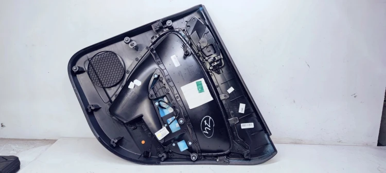BOCZEK DRZWI LEWY TYŁ AUDI A1 8X4867317 *74*