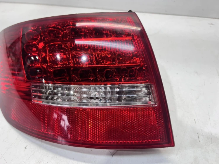 LAMPA LEWY TYŁ W BŁOTNIK LED AUDI A6 C6 LIFT 4F9945095E