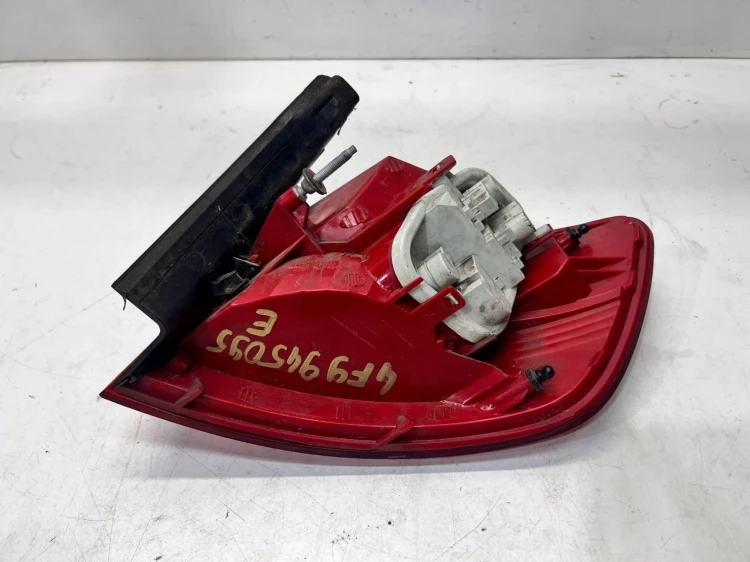 LAMPA LEWY TYŁ W BŁOTNIK LED AUDI A6 C6 LIFT 4F9945095E