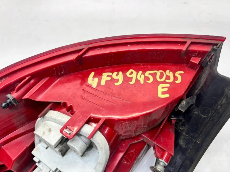 LAMPA LEWY TYŁ W BŁOTNIK LED AUDI A6 C6 LIFT 4F9945095E