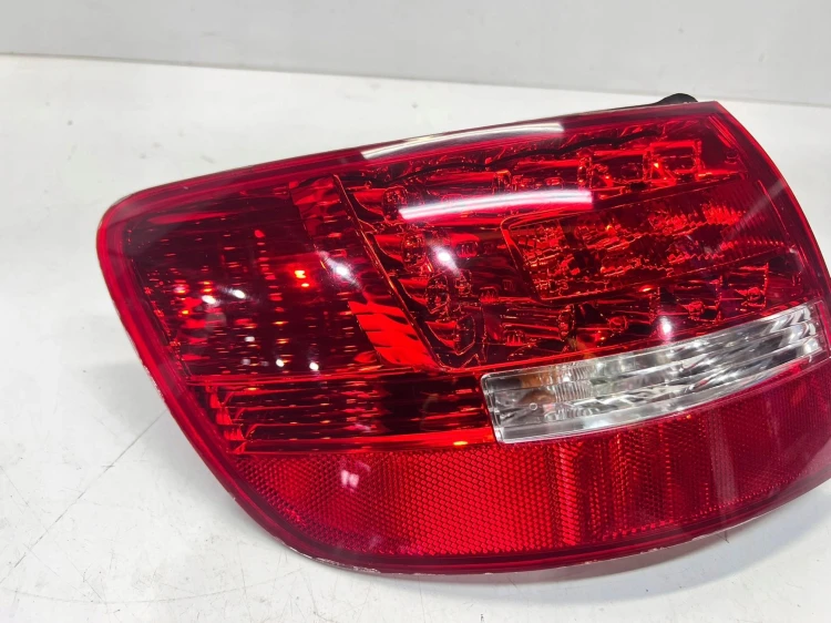 LAMPA LEWY TYŁ W BŁOTNIK LED AUDI A6 C6 LIFT 4F9945095E