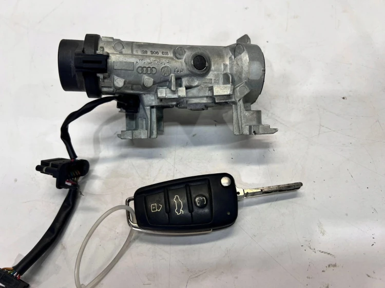 STACYJKA + PILOT AUDI VOLKSWAGEN SEAT SKODA 1K0905851B 8P0837220D