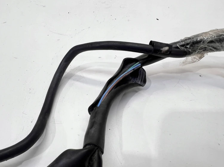 PRZEWÓD AKUMULATORA PLUSOWY AUDI 6R0971228T 6R0971349AR