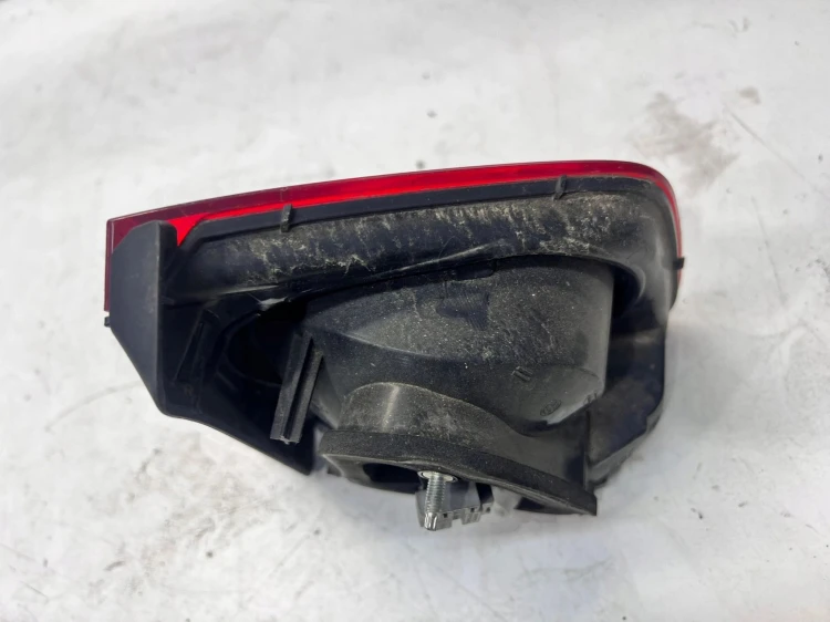 LAMPA PRAWY TYŁ Z KLAPY VW TIGUAN 5N0945094B