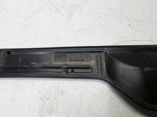 LISTWA USZCZELKA MASKI AUDI A4 B9 8W0823124