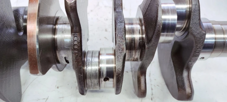 WAŁ KORBOWY AUDI A6 C6 LIFT 3.0 TFSI CAJ R6EB *28*