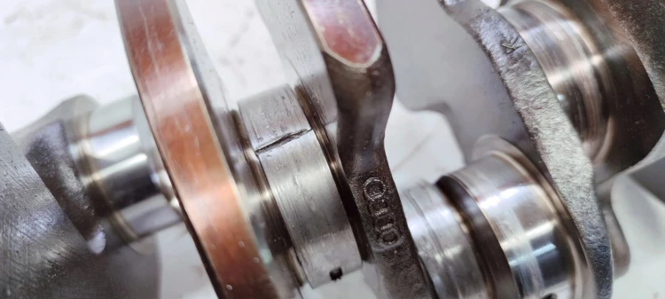 WAŁ KORBOWY AUDI A6 C6 LIFT 3.0 TFSI CAJ R6EB *28*