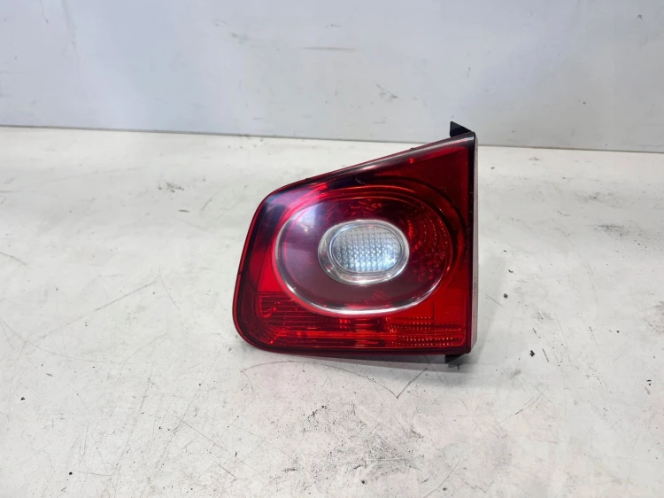 LAMPA PRAWY TYŁ Z KLAPY VW TIGUAN 5N0945094B