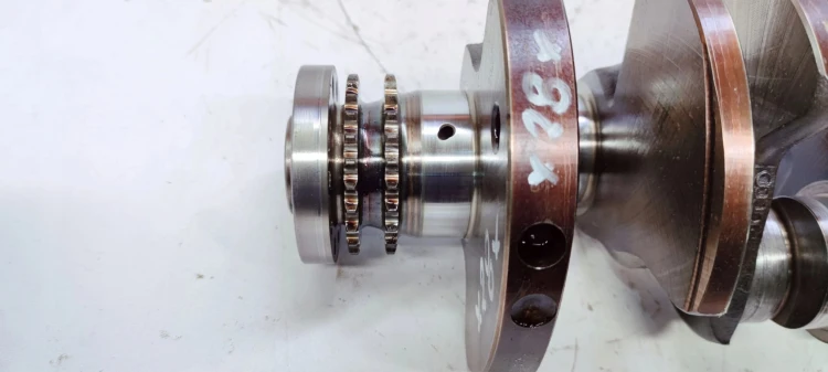 WAŁ KORBOWY AUDI A6 C6 LIFT 3.0 TFSI CAJ R6EB *28*