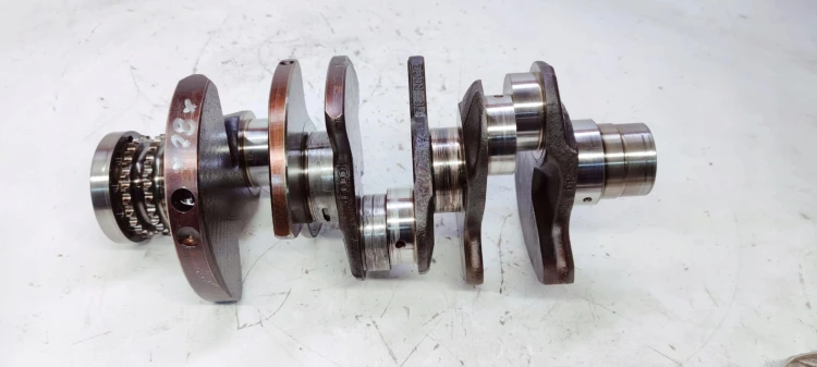 WAŁ KORBOWY AUDI A6 C6 LIFT 3.0 TFSI CAJ R6EB *28*