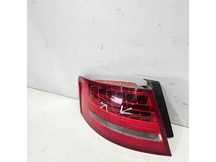 LAMPA LEWY TYŁ LED W BŁOTNIK AUDI A4 B8 AVANT KOMBI 8K9945095B