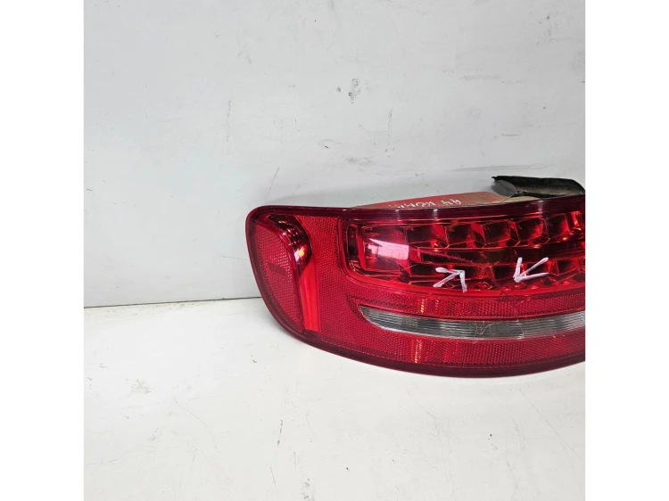LAMPA LEWY TYŁ LED W BŁOTNIK AUDI A4 B8 AVANT KOMBI 8K9945095B