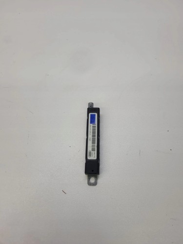 WZMACNIACZ ANTENYOWY GPS AUDI A1 8X4035225E