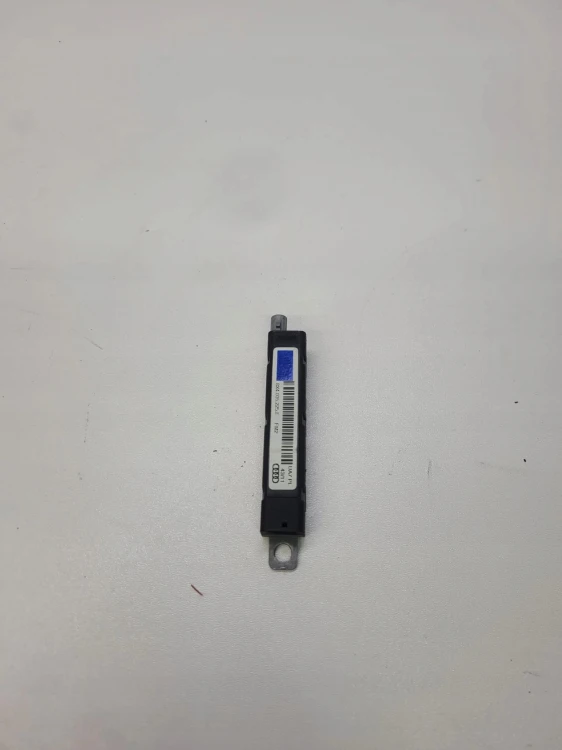 WZMACNIACZ ANTENYOWY GPS AUDI A1 8X4035225E
