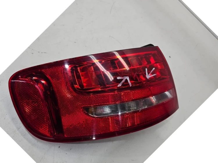 LAMPA LEWY TYŁ LED W BŁOTNIK AUDI A4 B8 AVANT KOMBI 8K9945095B