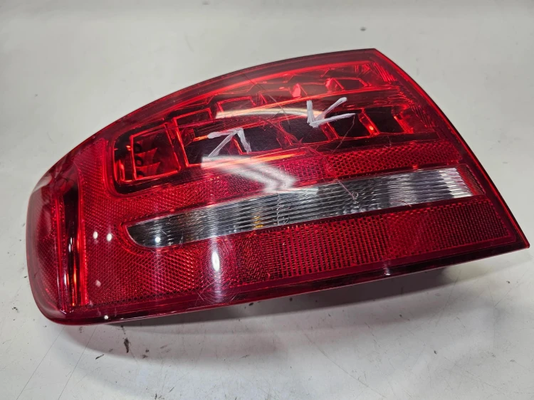 LAMPA LEWY TYŁ LED W BŁOTNIK AUDI A4 B8 AVANT KOMBI 8K9945095B